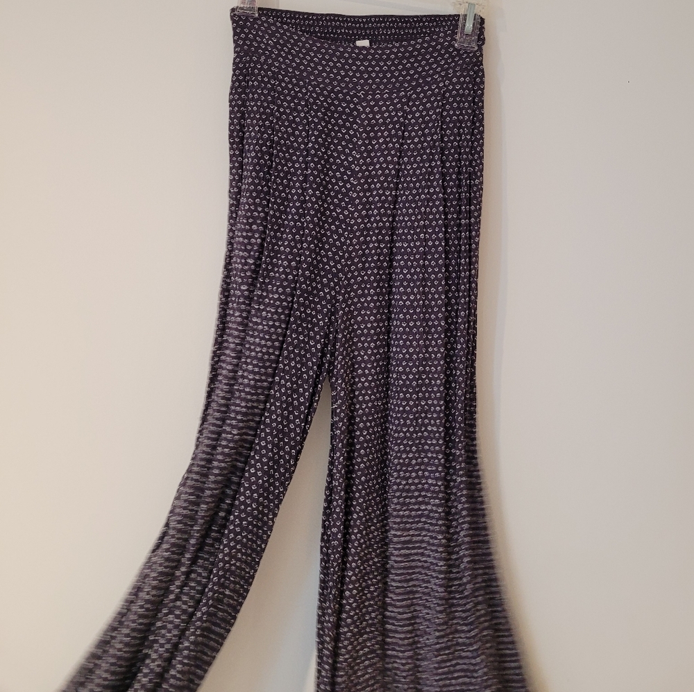 Flowy pattern pants